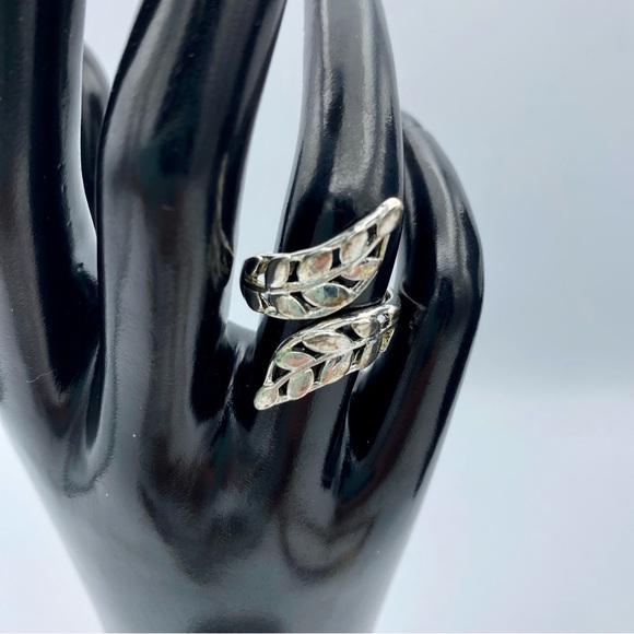 Jewelry Bundle; 4 Bracelets, 1 Ring - Picture 3 of 10